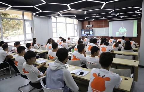 17级大数据专业学生参加《慧讲坛》直播课,实现和行业大咖零距离对话